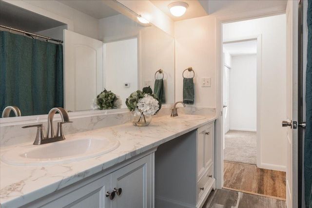 8248 Stoneham Drive, Ypsilanti, MI 48197