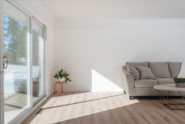 8248 Stoneham Drive, Ypsilanti, MI 48197