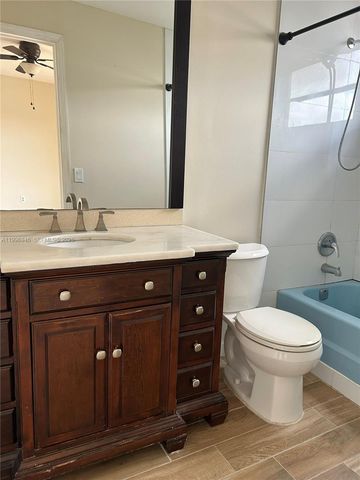 12500 NE 5th Ave 309, North Miami, FL 33161