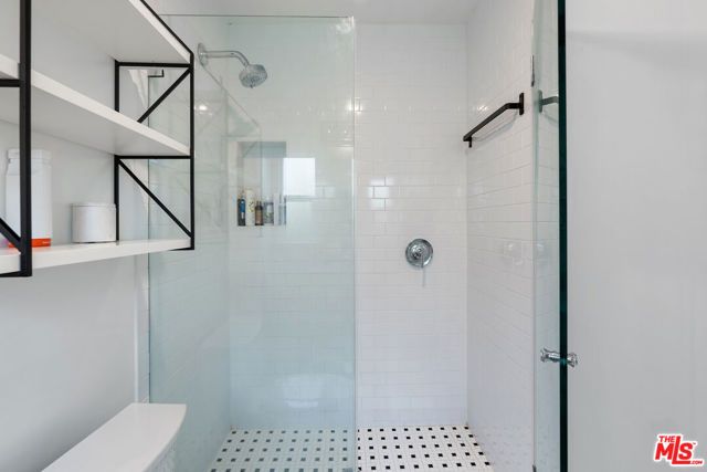 8472 Oakwood Avenue, Los Angeles, CA 90048