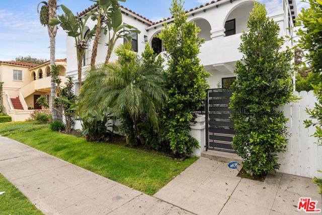 8472 Oakwood Avenue, Los Angeles, CA 90048