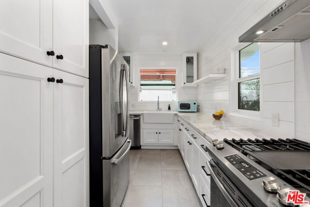 8472 Oakwood Avenue, Los Angeles, CA 90048