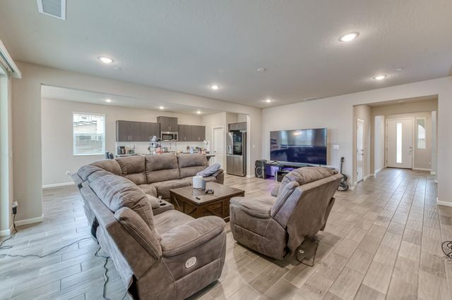 568 Atlantica Drive S, Madera, CA 93636