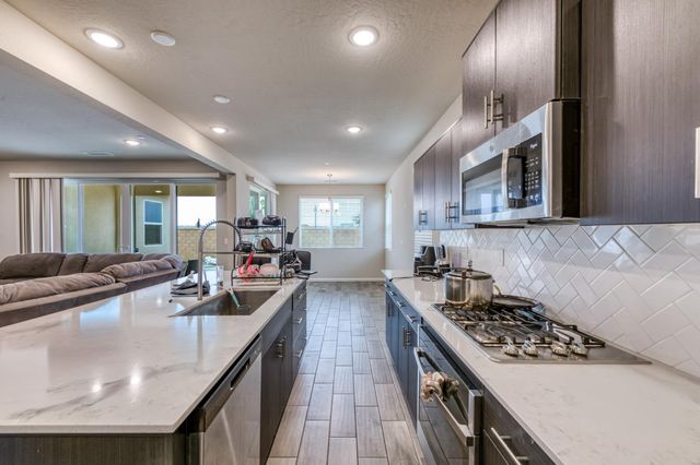 568 Atlantica Drive S, Madera, CA 93636