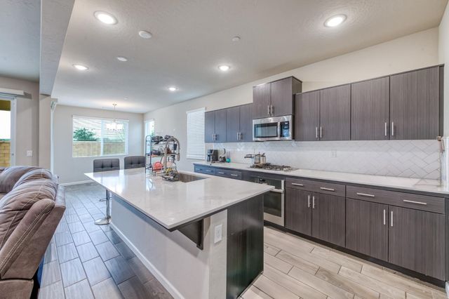 568 Atlantica Drive S, Madera, CA 93636