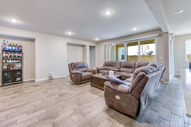 568 Atlantica Drive S, Madera, CA 93636