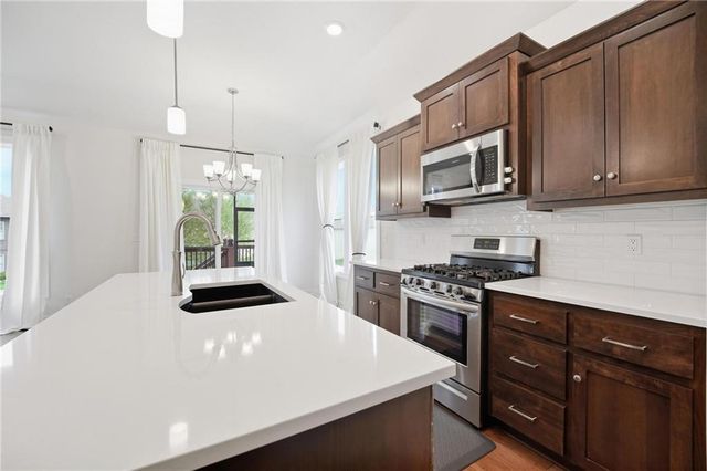 7445 NW Chambers Court, Parkville, MO 64152