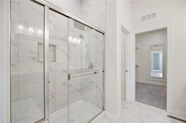 7445 NW Chambers Court, Parkville, MO 64152