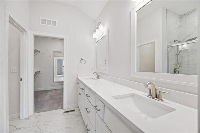7445 NW Chambers Court, Parkville, MO 64152