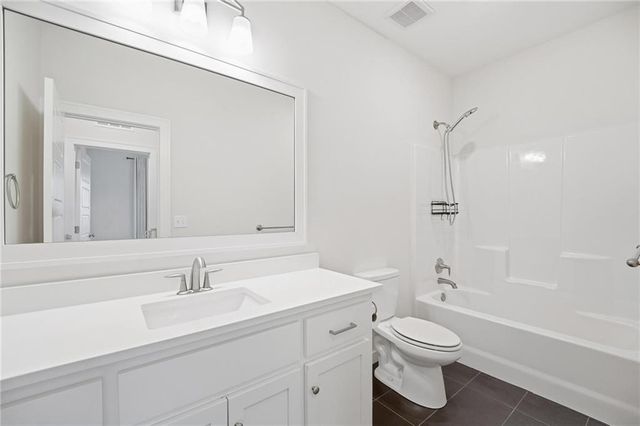 7445 NW Chambers Court, Parkville, MO 64152