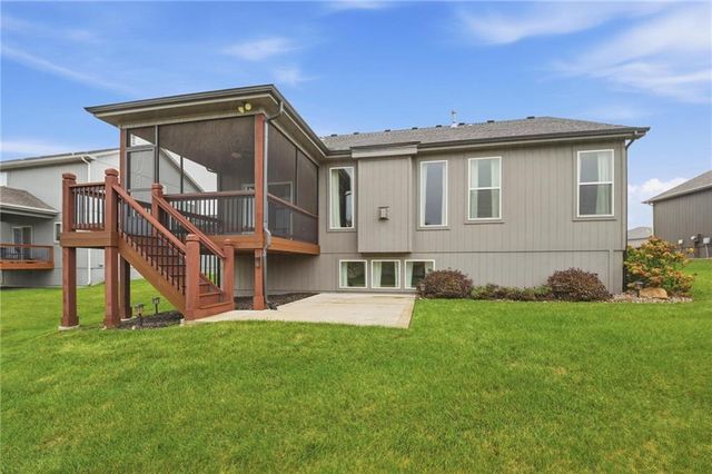 7445 NW Chambers Court, Parkville, MO 64152