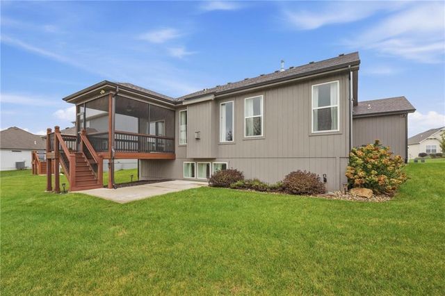 7445 NW Chambers Court, Parkville, MO 64152