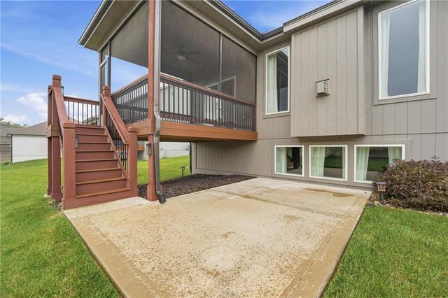 7445 NW Chambers Court, Parkville, MO 64152