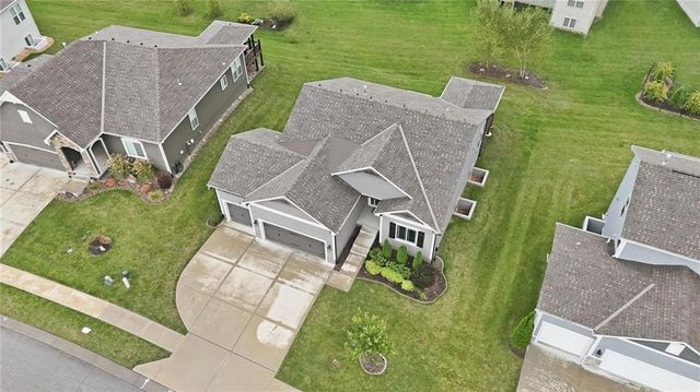 7445 NW Chambers Court, Parkville, MO 64152