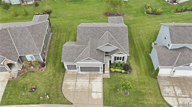 7445 NW Chambers Court, Parkville, MO 64152