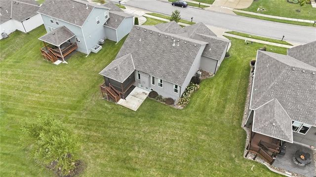 7445 NW Chambers Court, Parkville, MO 64152