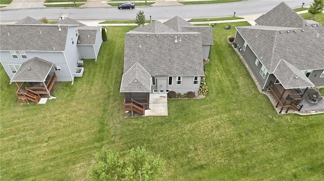 7445 NW Chambers Court, Parkville, MO 64152