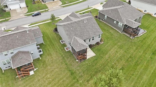 7445 NW Chambers Court, Parkville, MO 64152
