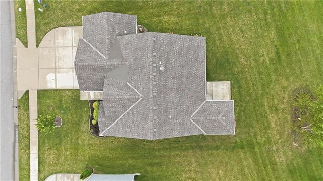 7445 NW Chambers Court, Parkville, MO 64152