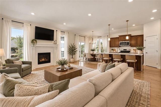 7445 NW Chambers Court, Parkville, MO 64152