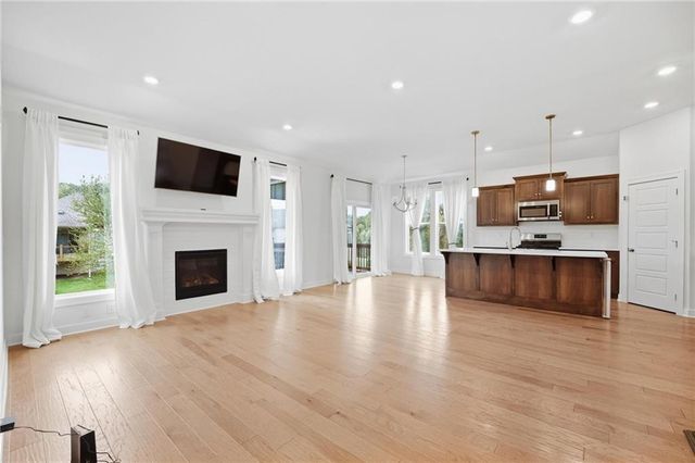 7445 NW Chambers Court, Parkville, MO 64152