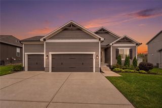 7445 NW Chambers Court, Parkville, MO 64152