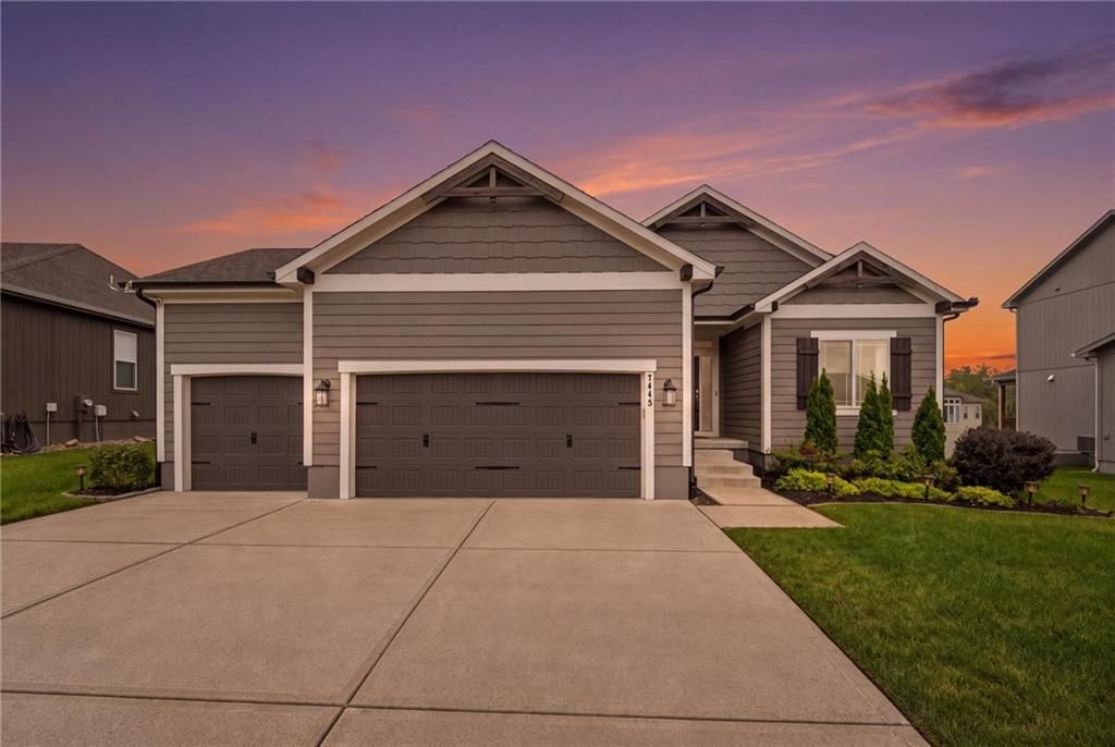 7445 NW Chambers Court, Parkville, MO 64152