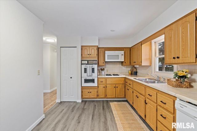 1005 5TH Street A, Hampton, IL 61256