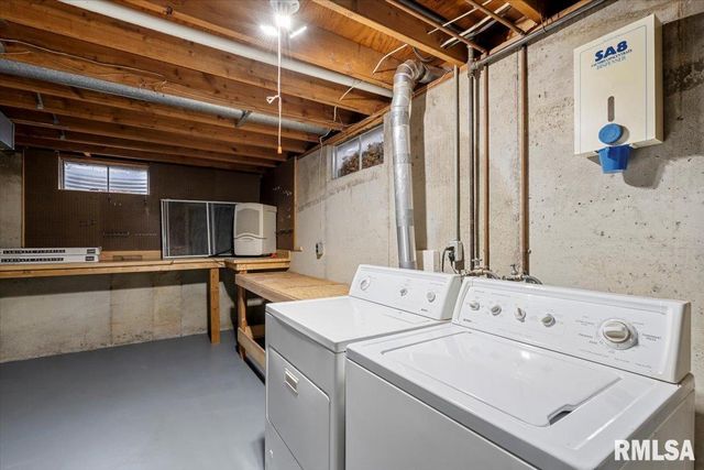 1005 5TH Street A, Hampton, IL 61256