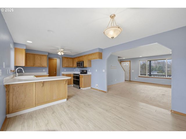 314 S 13TH St, St Helens, OR 97051