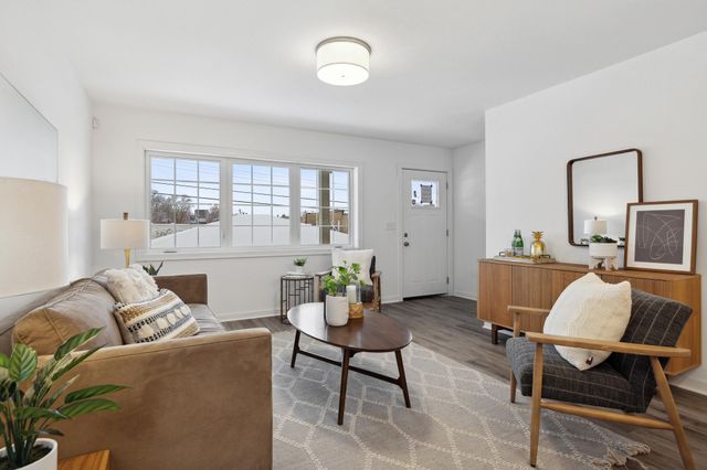 2028 James Avenue N, Minneapolis, MN 55411