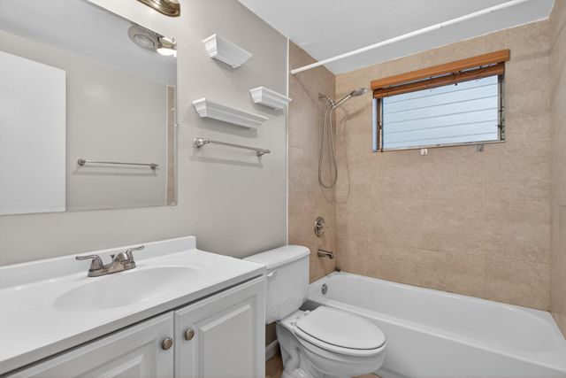 2115 NE 42nd Court 103, Lighthouse Point, FL 33064