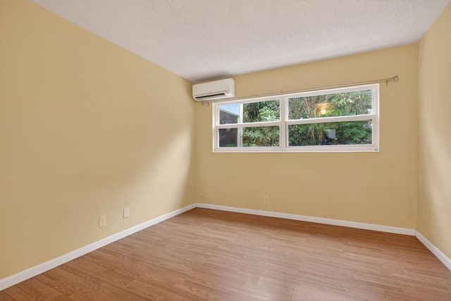 2115 NE 42nd Court 103, Lighthouse Point, FL 33064