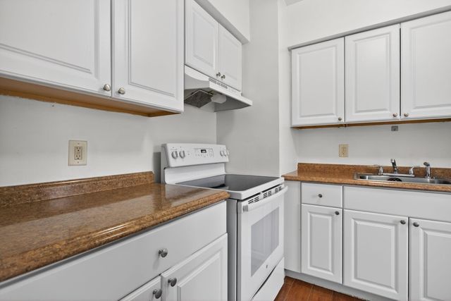 2115 NE 42nd Court 103, Lighthouse Point, FL 33064