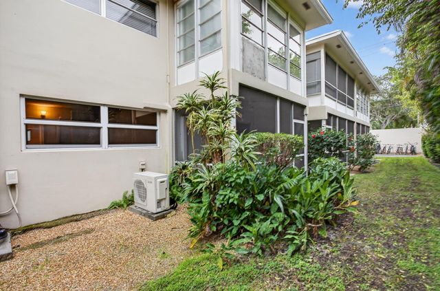 2115 NE 42nd Court 103, Lighthouse Point, FL 33064