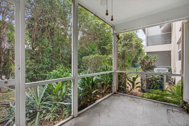 2115 NE 42nd Court 103, Lighthouse Point, FL 33064