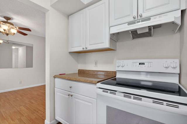 2115 NE 42nd Court 103, Lighthouse Point, FL 33064