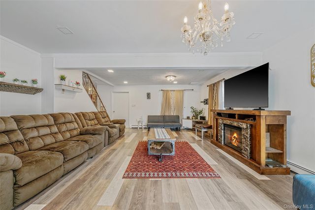 2 Drake Lane, Levittown, NY 11756