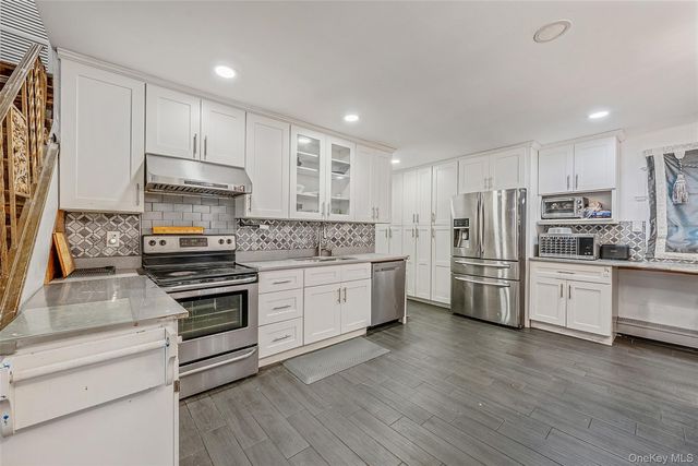 2 Drake Lane, Levittown, NY 11756