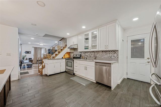 2 Drake Lane, Levittown, NY 11756