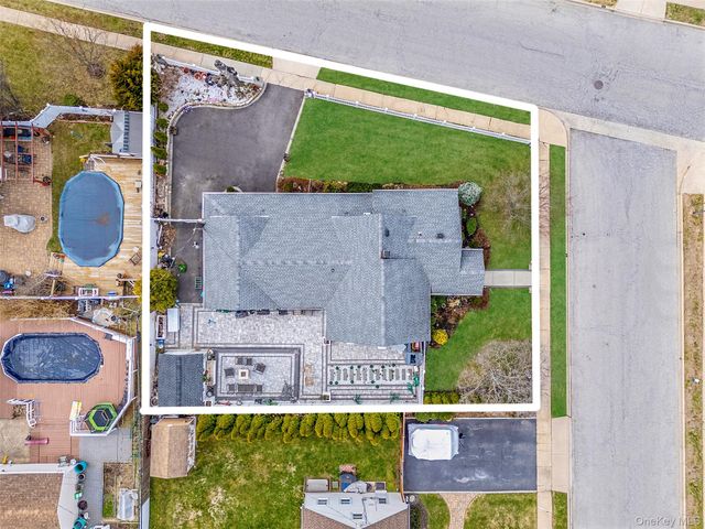 2 Drake Lane, Levittown, NY 11756