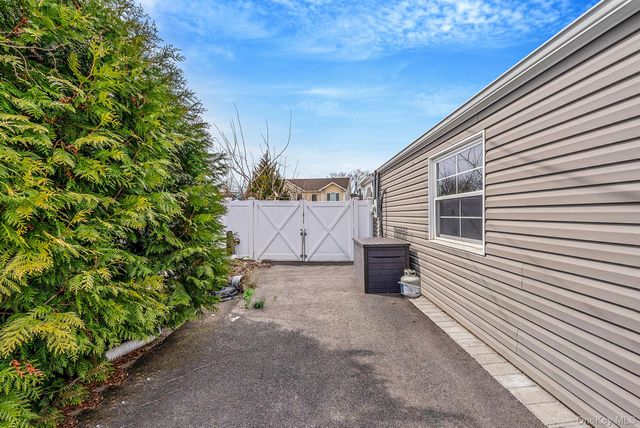 2 Drake Lane, Levittown, NY 11756
