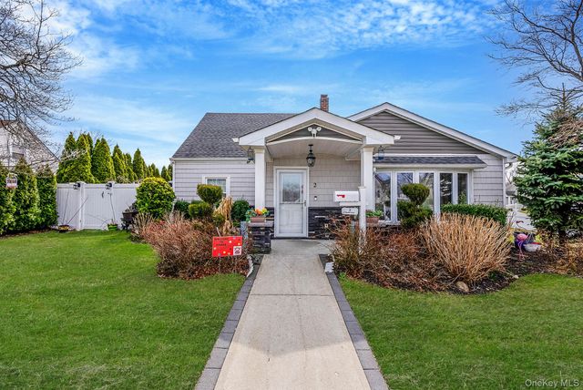 2 Drake Lane, Levittown, NY 11756