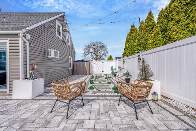 2 Drake Lane, Levittown, NY 11756