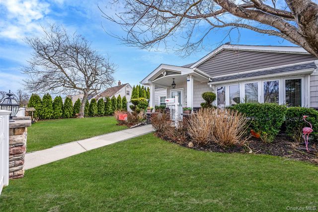 2 Drake Lane, Levittown, NY 11756