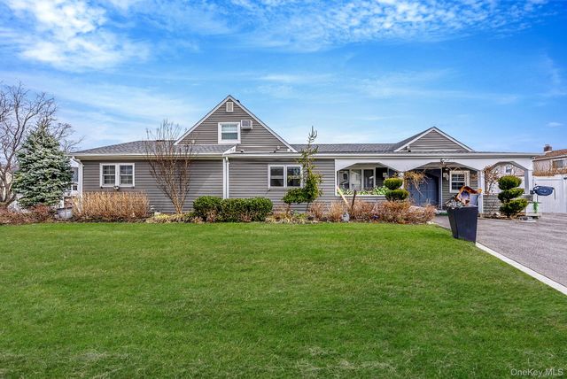 2 Drake Lane, Levittown, NY 11756