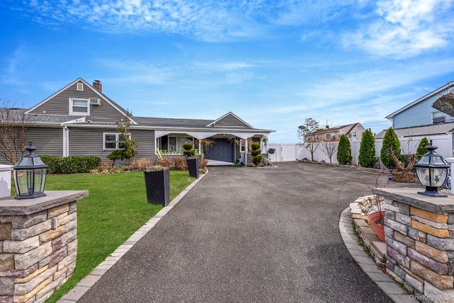 2 Drake Lane, Levittown, NY 11756