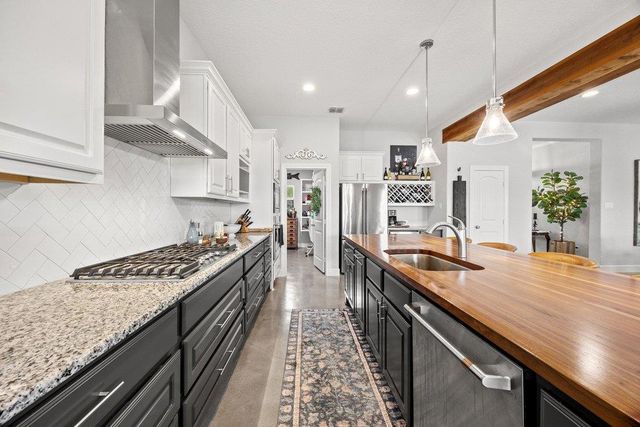 335 Turkey Tree RD, Spicewood, TX 78669