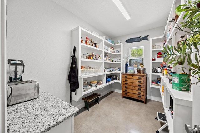 335 Turkey Tree RD, Spicewood, TX 78669