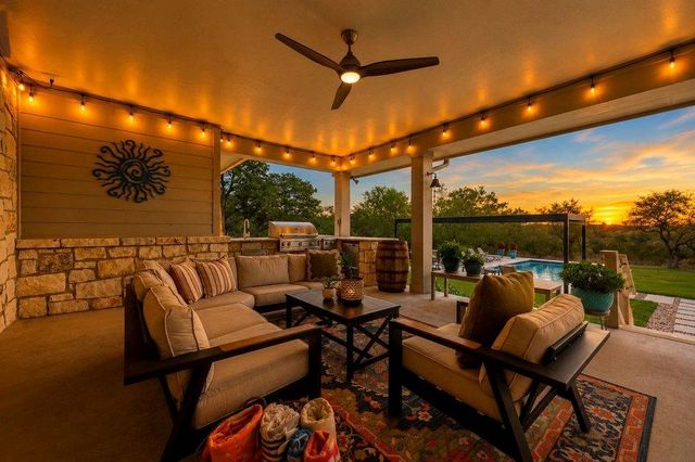 335 Turkey Tree RD, Spicewood, TX 78669